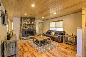 Cozy Cabin with Large Yard, 6 Mi to Lake Tahoe!